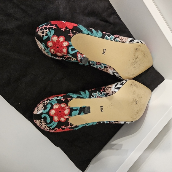 Neiman Marcus Printed Embroidered Accent Pumps Sz 8.5 EUC - Picture 6 of 8